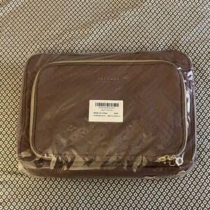 NWT Bagsmart mauve toiletry bag